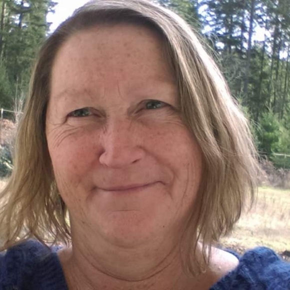 Meet your Posher, Debbie - Picture 1 of 2